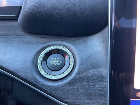 Used 2022 Jeep Grand Cherokee L Limited image 24