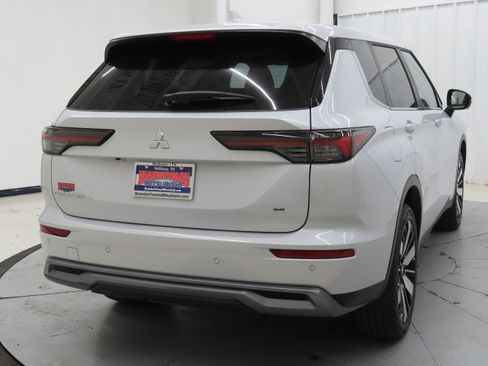 New 2026 Mitsubishi Outlander SE image 3