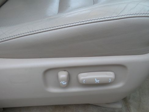 Used 2013 Toyota Land Cruiser image 49