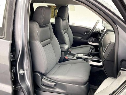 Used 2022 Nissan Frontier SV w/ Technology Package image 6