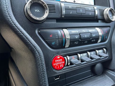 Used 2016 Ford Mustang Shelby GT350 w/ Technology Package image 43