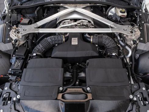 Used 2019 Aston Martin V8 Vantage Coupe RWD image 40