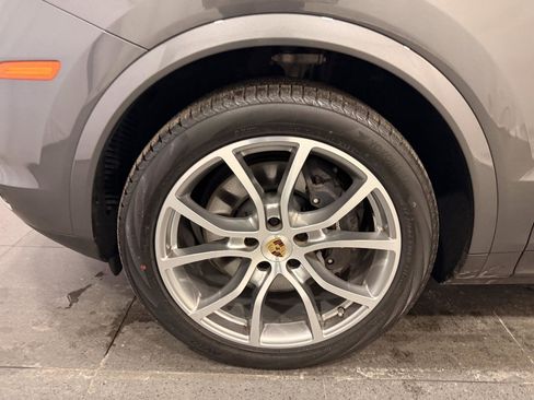 Used 2023 Porsche Cayenne Coupe image 10