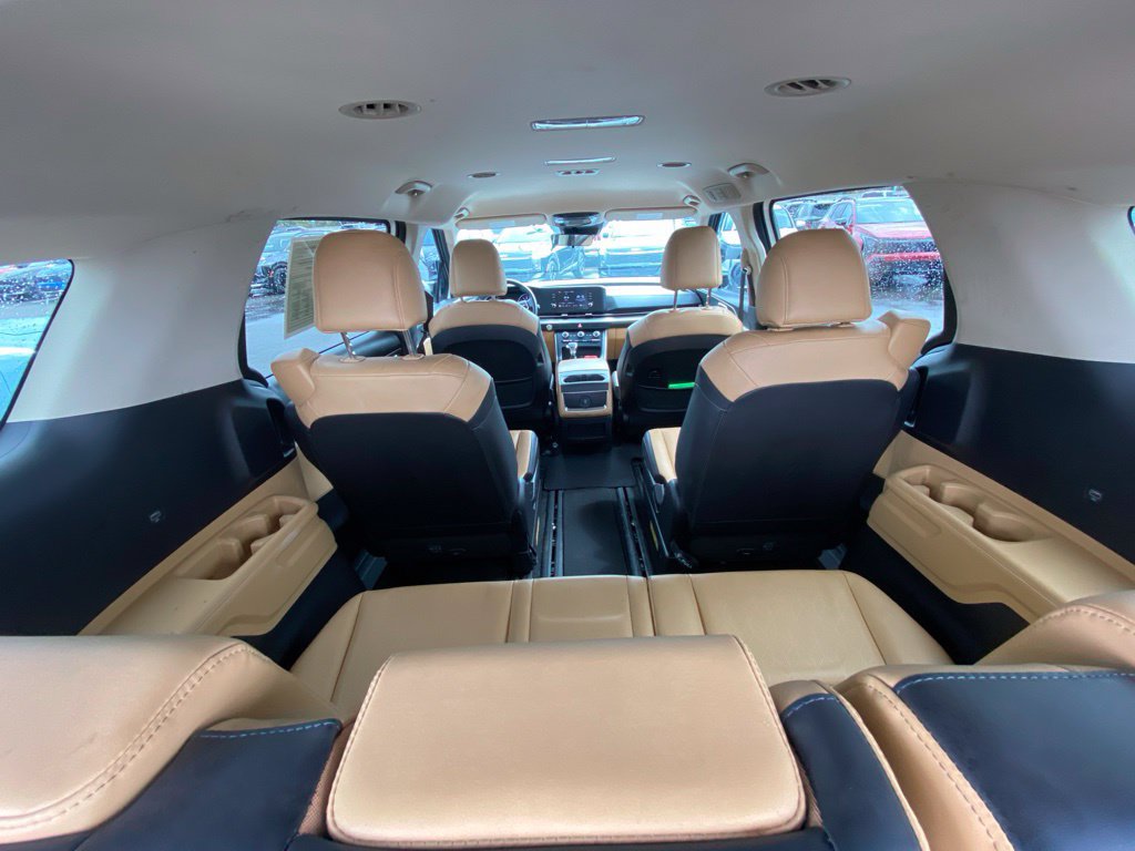 Certified 2024 Kia Carnival LX FWD image 10