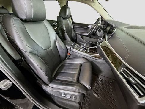 Used 2021 BMW X7 xDrive40i w/ Parking Assistance Package image 29