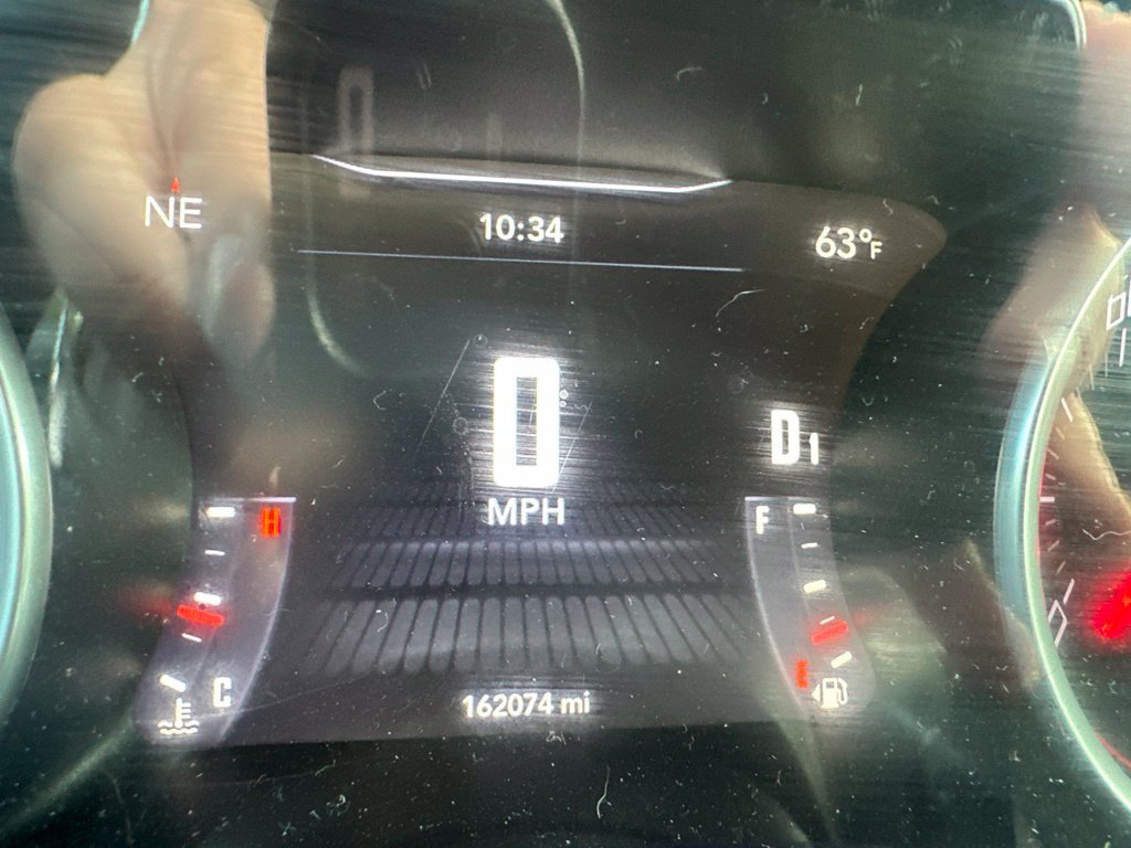 Used 2015 Dodge Challenger SXT RWD image 19