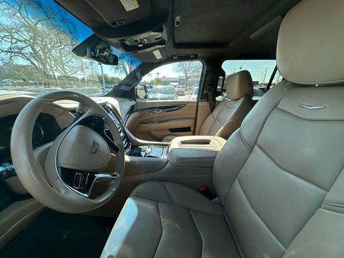 Used 2019 Cadillac Escalade Platinum image 8