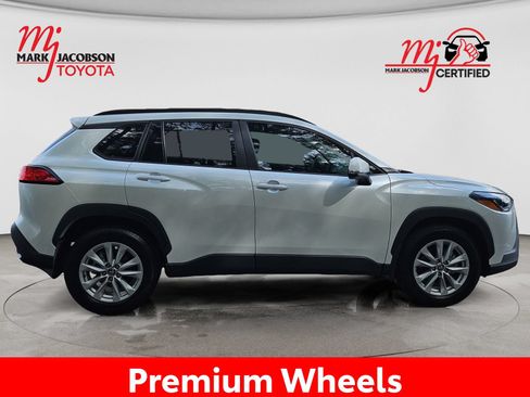 Used 2024 Toyota Corolla Cross LE w/ Moonroof Package FWD image 8