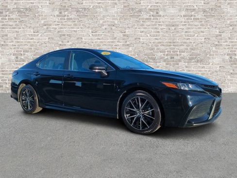 Used 2024 Toyota Camry SE image 1