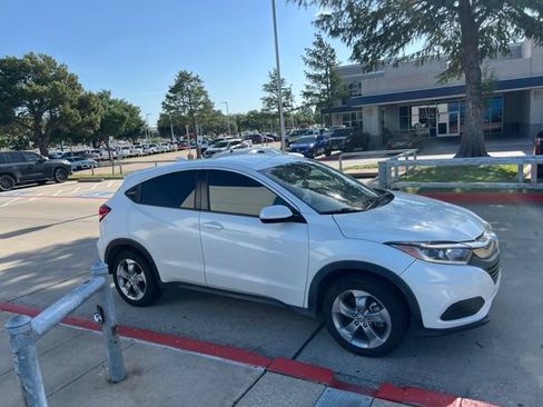 Used 2021 Honda HR-V LX image 4