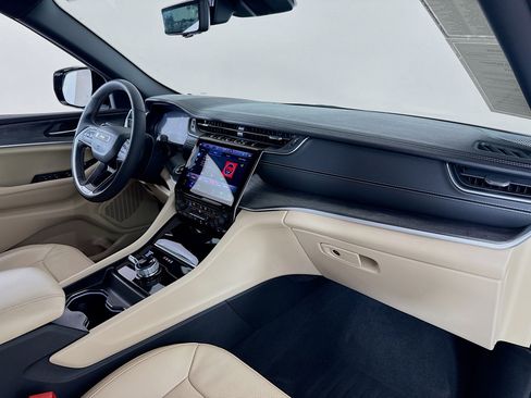 Used 2023 Jeep Grand Cherokee L Limited w/ Luxury Tech Group II image 28