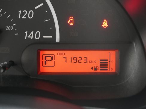Used 2014 Nissan Versa S Plus FWD image 24