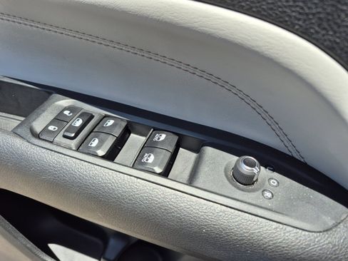 Used 2025 Jeep Compass Limited AWD/4WD image 13