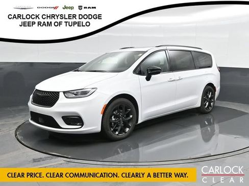 New 2026 Chrysler Pacifica Limited image 6