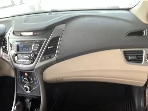 Used 2016 Hyundai Elantra SE FWD image 7