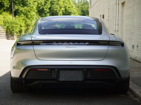 Used 2021 Porsche Taycan RWD image 5
