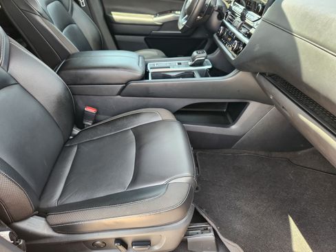 Used 2025 Nissan Pathfinder SL FWD image 14
