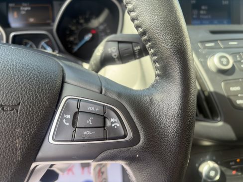 Used 2016 Ford Focus SE w/ SE Cold Weather Package FWD image 32