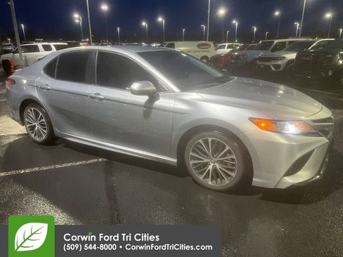 Used 2019 Toyota Camry L image 1