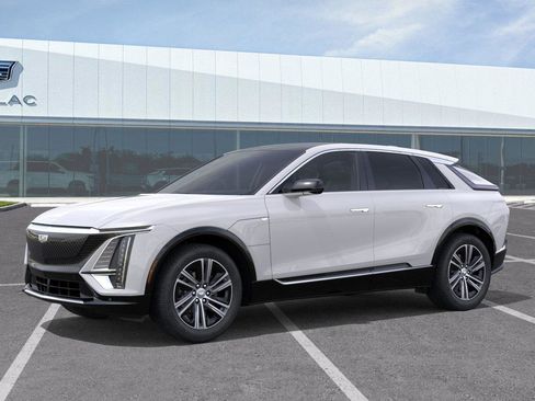 New 2025 Cadillac Lyriq Luxury image 2