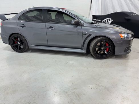 Used 2010 Mitsubishi Lancer Evolution SE image 3