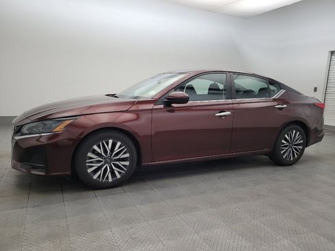 Used 2023 Nissan Altima 2.5 SV image 2