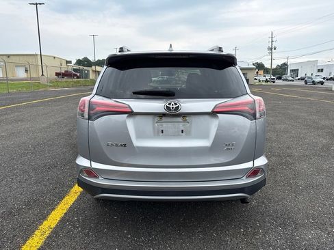 Used 2018 Toyota RAV4 XLE w/ Plus Extra Value Package AWD/4WD image 4