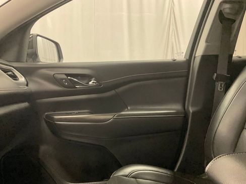 Used 2023 GMC Acadia SLT image 22