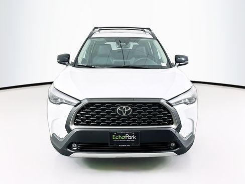 Used 2025 Toyota Corolla Cross XLE w/ Convenience Package AWD/4WD image 2