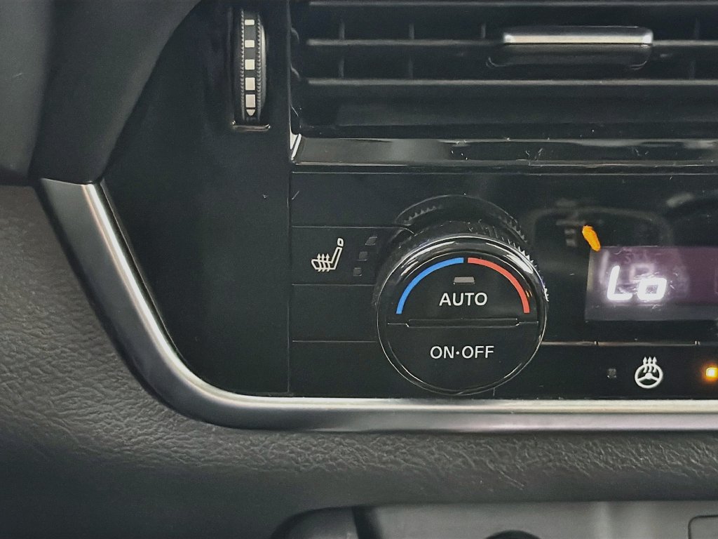 Used 2024 Nissan Rogue SL FWD image 24