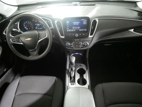 Used 2025 Chevrolet Malibu LT image 10