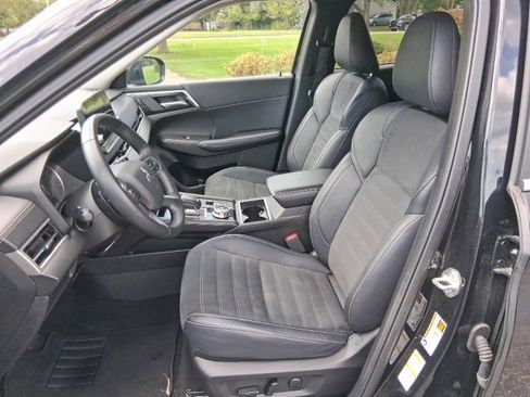 Used 2024 Mitsubishi Outlander image 10