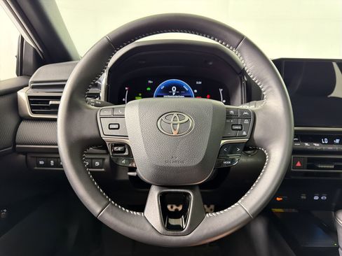 Used 2025 Toyota Camry SE w/ Multimedia Upgrade Package image 16