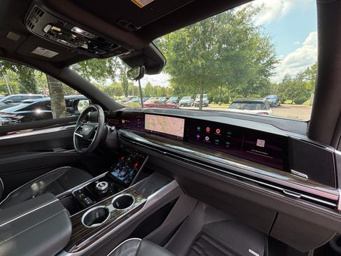Used 2025 Cadillac Escalade ESV Premium Luxury w/ LPO, Radiant Package AWD/4WD image 31
