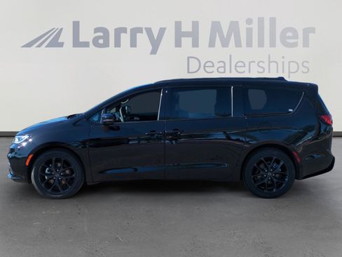 New 2026 Chrysler Pacifica Limited w/ S Appearance Package image 2