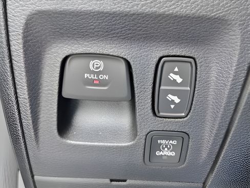 Used 2025 RAM 1500 Limited AWD/4WD image 26