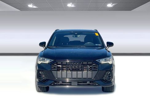 Used 2023 Audi Q3 2.0T Premium w/ Black Optic Sport Package image 6