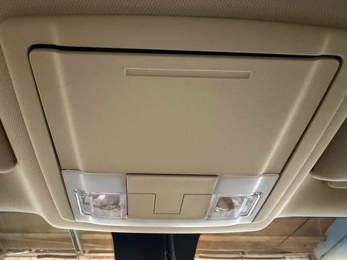 Used 2016 Ford Taurus SEL FWD image 20