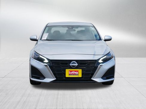 Used 2023 Nissan Altima 2.5 SV FWD image 2