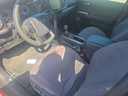 Used 2023 Toyota Tacoma TRD Sport w/ Technology Package image 12