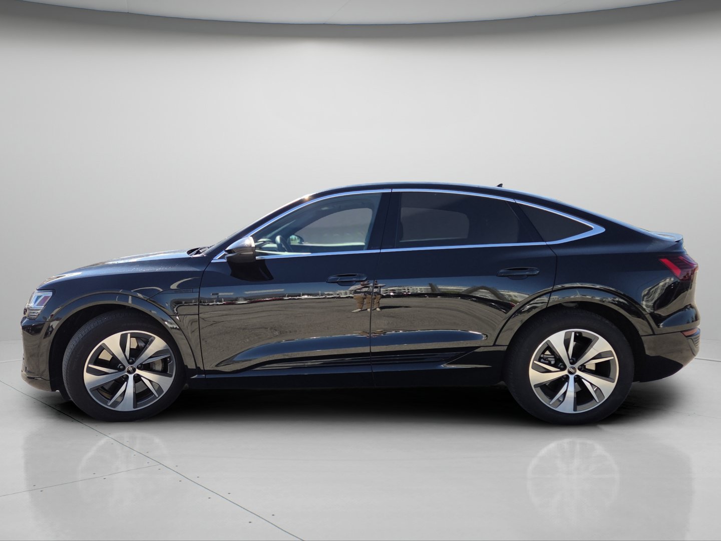 Used 2024 Audi Q8 e-tron Premium AWD/4WD image 19