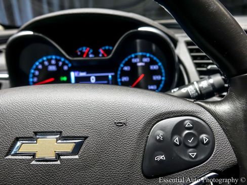 Used 2017 Chevrolet Impala LT w/ Convenience Package image 18