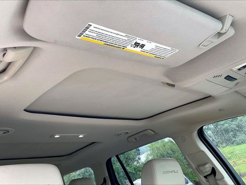 Used 2023 GMC Acadia Denali w/ Denali Technology Package AWD/4WD image 22