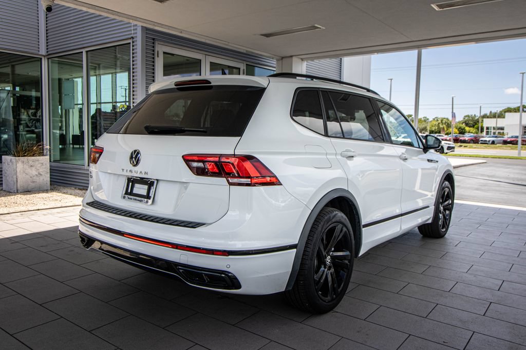 Certified 2024 Volkswagen Tiguan SE R-Line FWD image 2