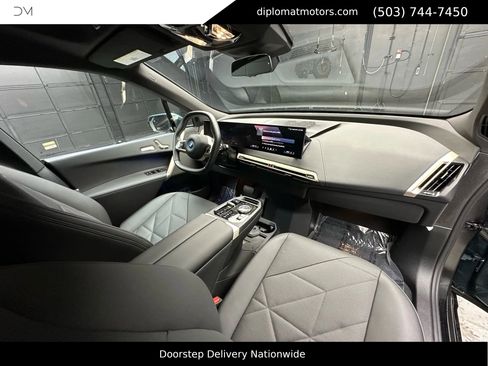 Used 2025 BMW iX xDrive50 w/ Premium Package image 18