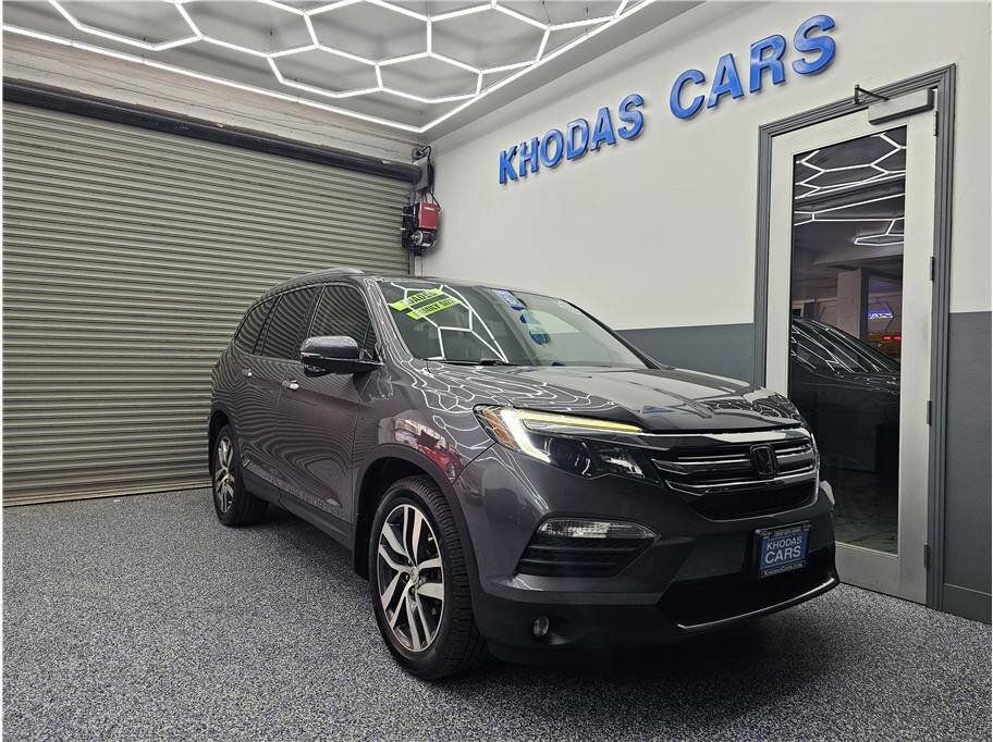 Used 2017 Honda Pilot Touring image 7