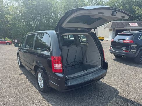 Used 2010 Chrysler Town & Country LX image 48