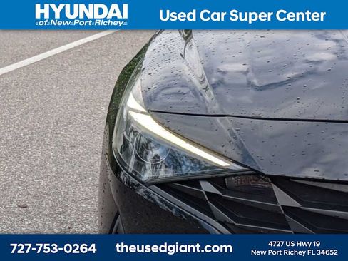 Certified 2023 Hyundai Elantra SEL w/ Convenience Package FWD image 9
