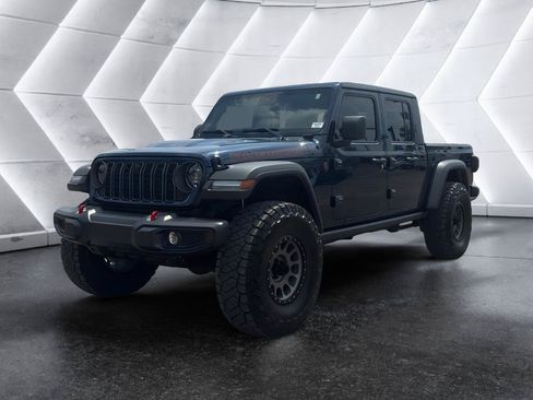 Used 2025 Jeep Gladiator Rubicon w/ Safety Group AWD/4WD image 3
