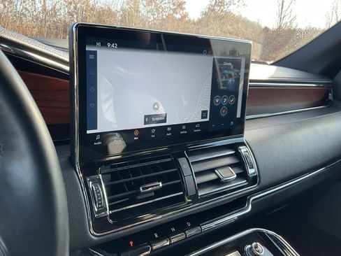 Used 2024 Lincoln Navigator L Reserve image 10